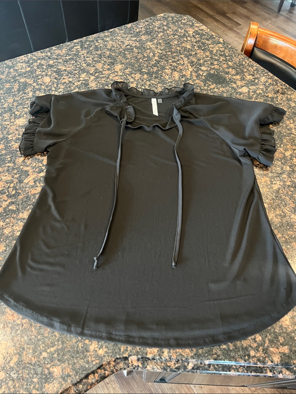 NY collection women -Black Ruffle Tie-Neck Women's Top 1X